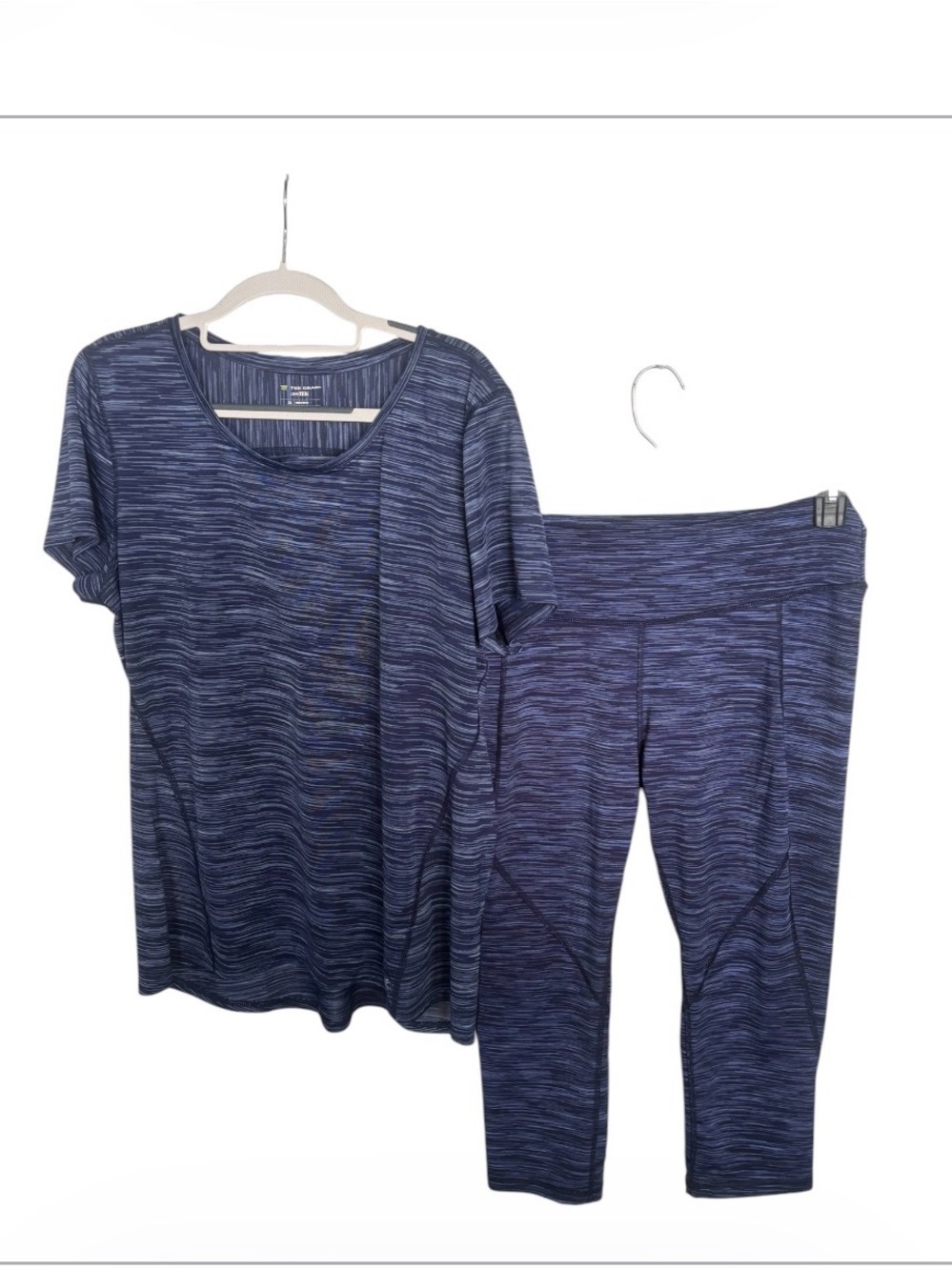 Tek Gear Blue Space-Dye Top & Capri Leggings Set (pants L & Shirt XL)